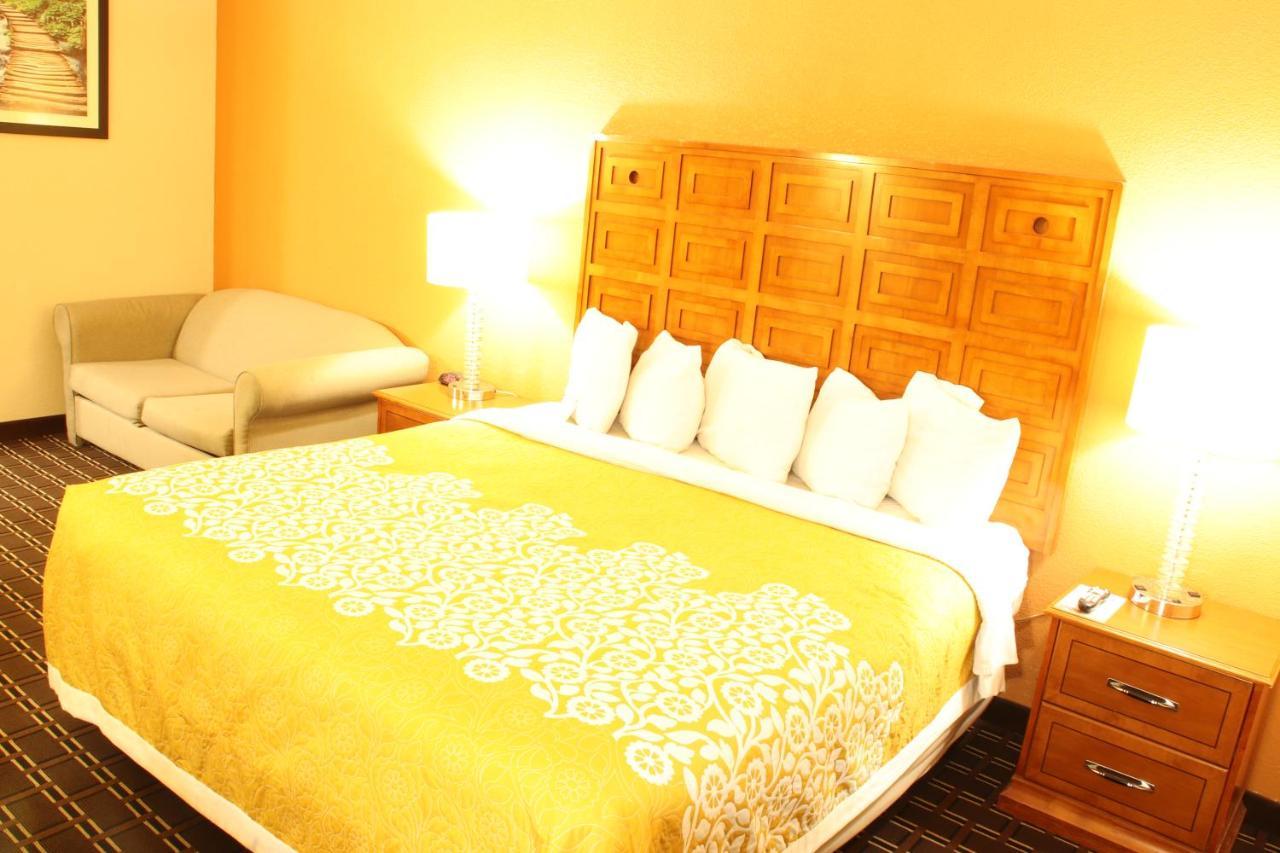 Days Inn By Wyndham Black River Falls - Access To Atv Trail Εξωτερικό φωτογραφία