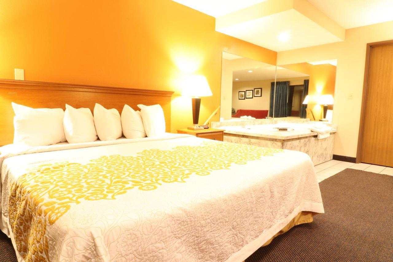 Days Inn By Wyndham Black River Falls - Access To Atv Trail Εξωτερικό φωτογραφία
