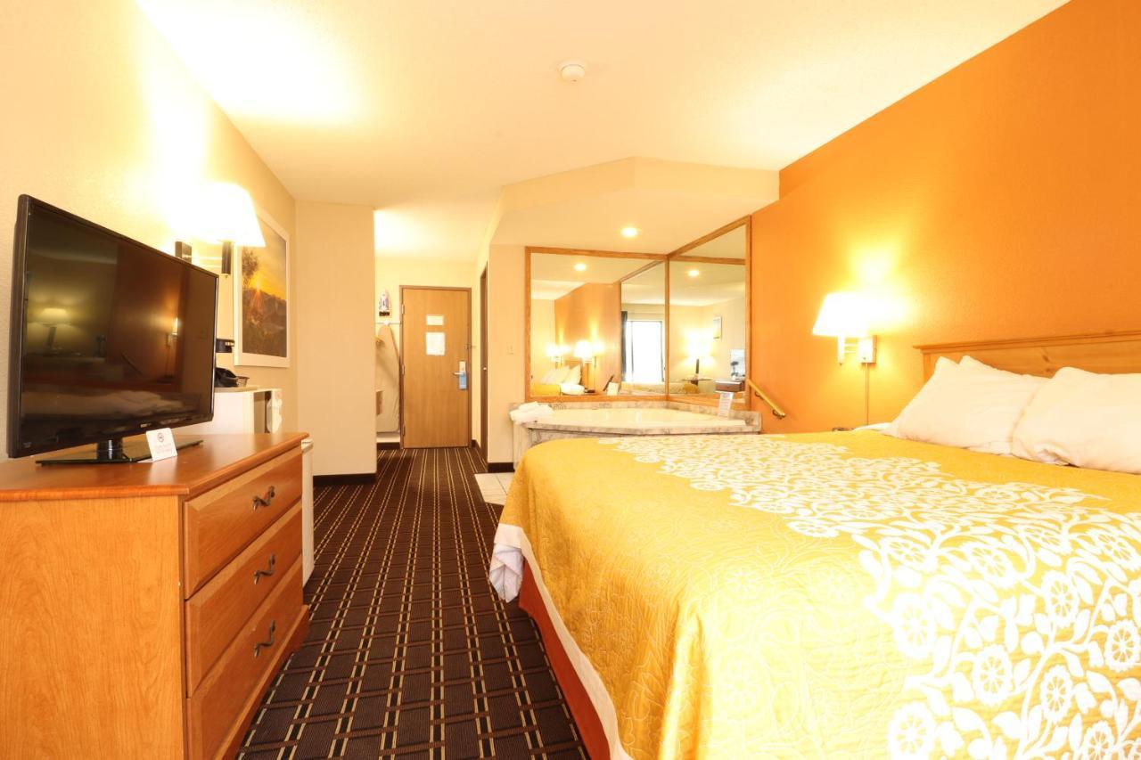 Days Inn By Wyndham Black River Falls - Access To Atv Trail Εξωτερικό φωτογραφία