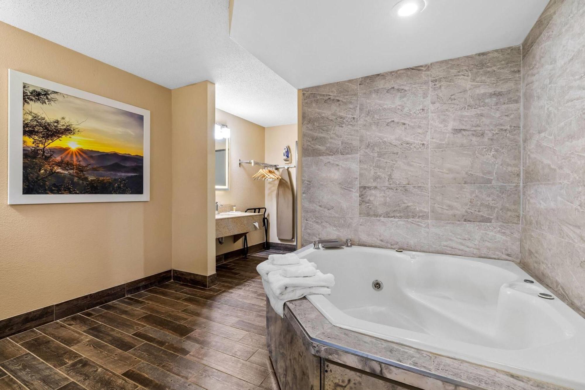 Days Inn By Wyndham Black River Falls - Access To Atv Trail Εξωτερικό φωτογραφία