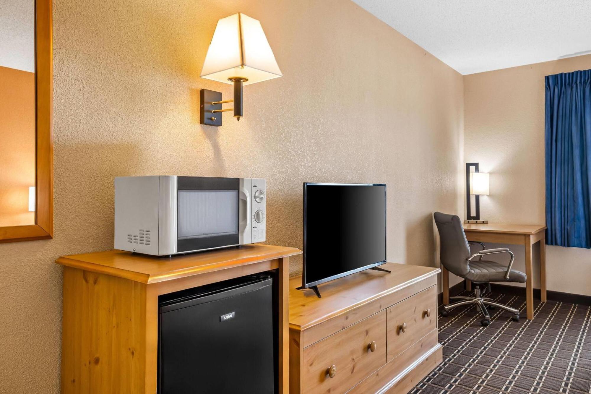 Days Inn By Wyndham Black River Falls - Access To Atv Trail Εξωτερικό φωτογραφία