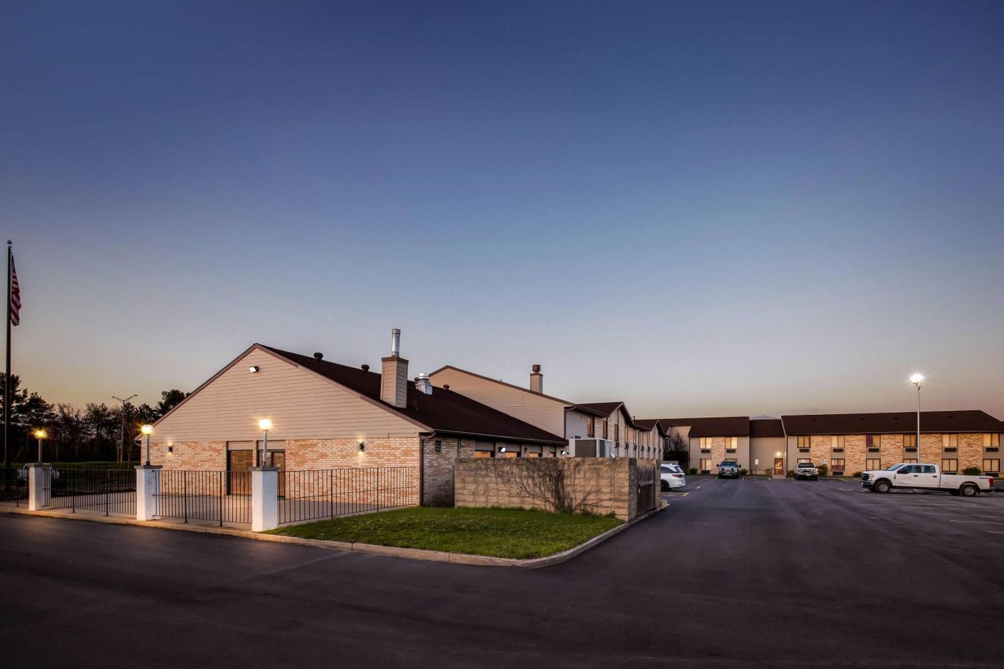 Days Inn By Wyndham Black River Falls - Access To Atv Trail Εξωτερικό φωτογραφία