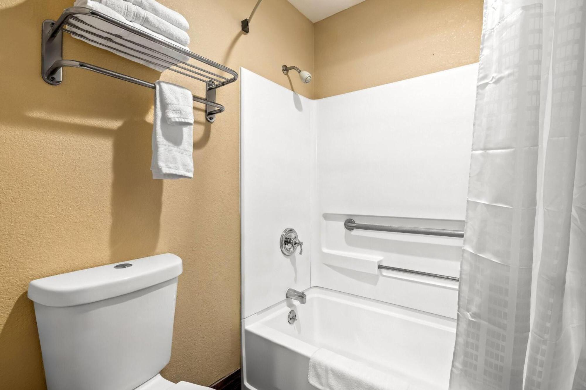 Days Inn By Wyndham Black River Falls - Access To Atv Trail Εξωτερικό φωτογραφία