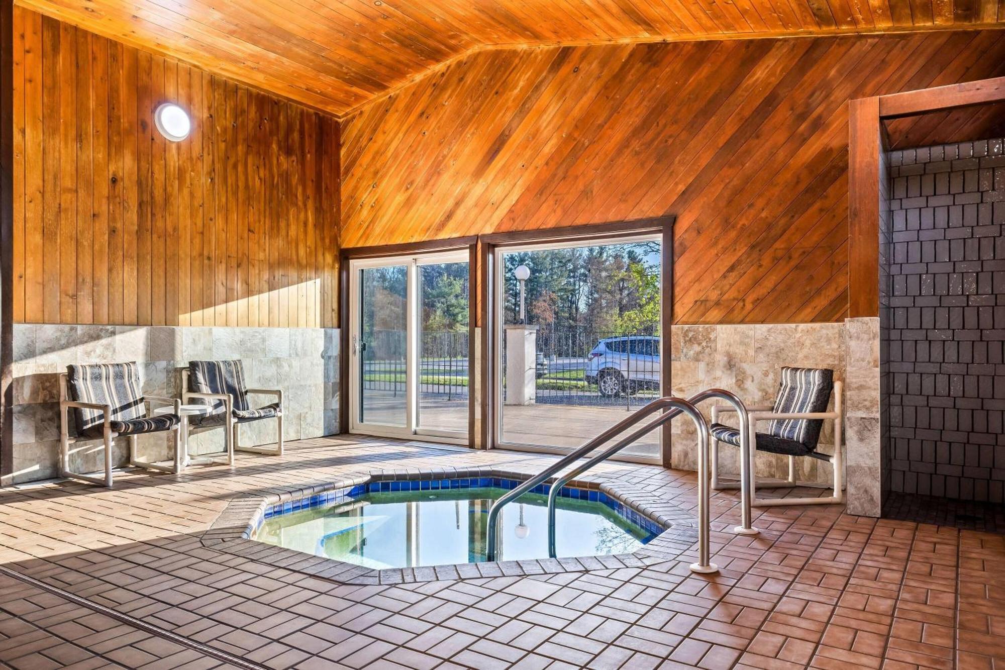 Days Inn By Wyndham Black River Falls - Access To Atv Trail Εξωτερικό φωτογραφία