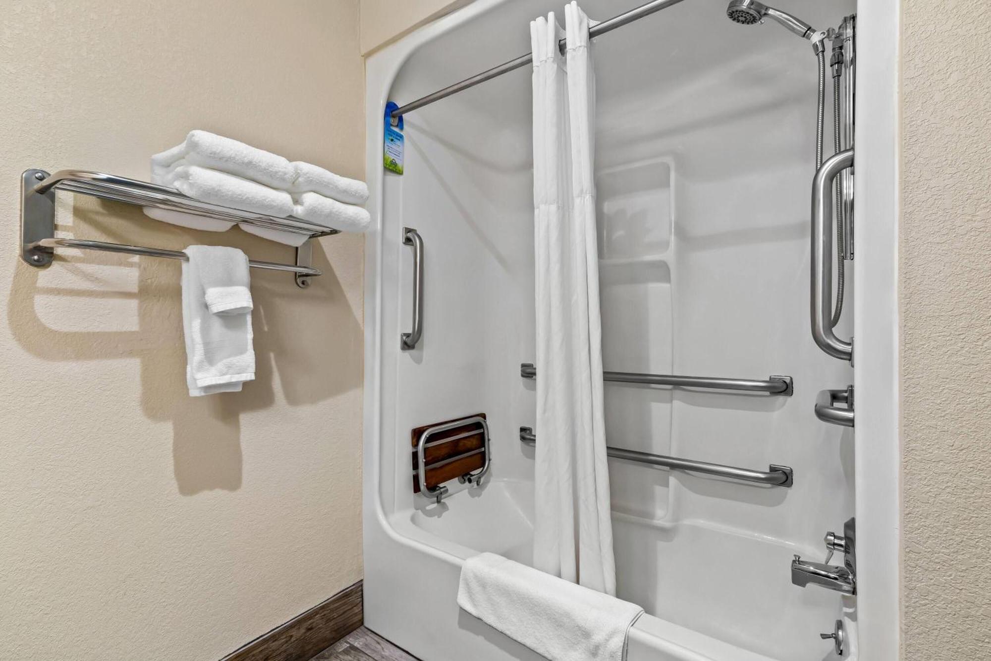 Days Inn By Wyndham Black River Falls - Access To Atv Trail Εξωτερικό φωτογραφία