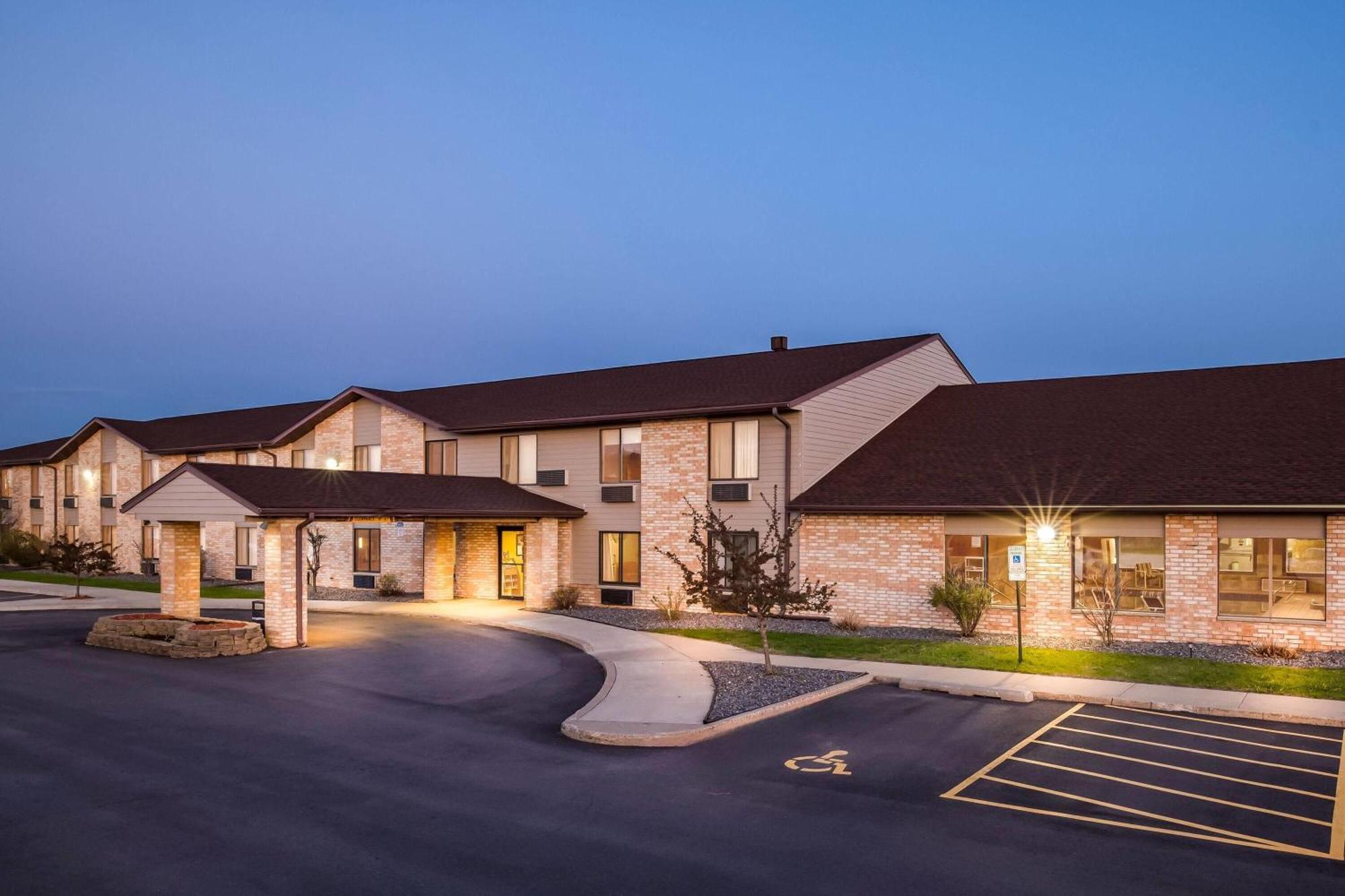 Days Inn By Wyndham Black River Falls - Access To Atv Trail Εξωτερικό φωτογραφία